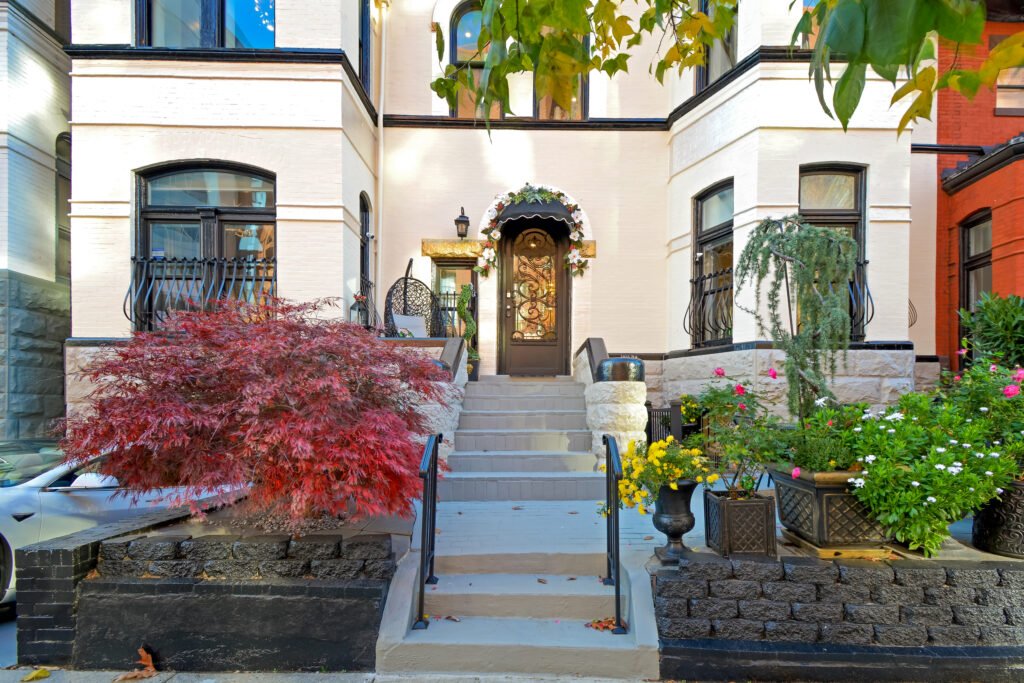 entrance-frosted-castle-near-white-house